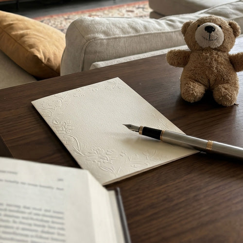 What to Write in a Pet Sympathy Card: 30+ Comforting Messages & A Practical Guide